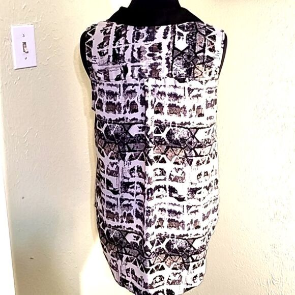 Mossimo Sleeveless High-Low Top, Black & White Abstract, Size XL - Picture 2 of 5